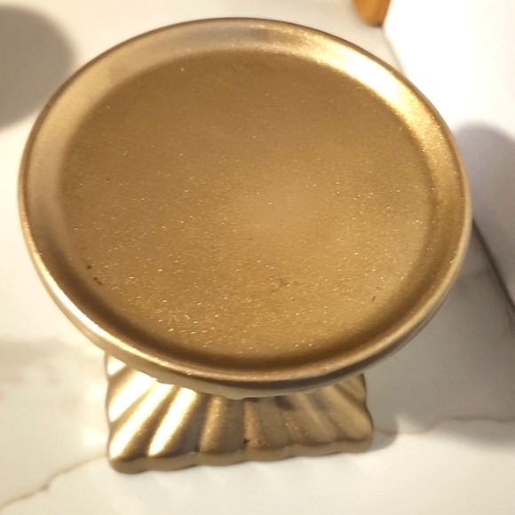 Pillar Candleholder - Picture 3 of 4